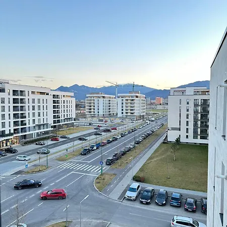 Glam Near Coresi Mall Apartment Brasov
