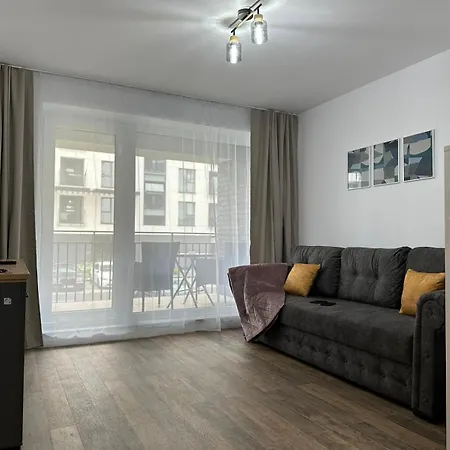 Glam Near Coresi Mall Apartment *