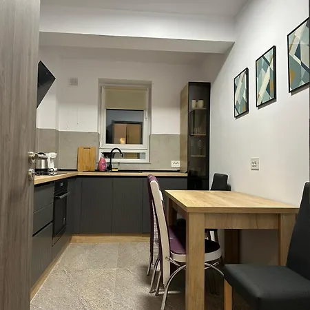 Glam Near Coresi Mall Apartment *