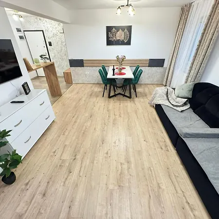 Apartment Glam Near Coresi Mall