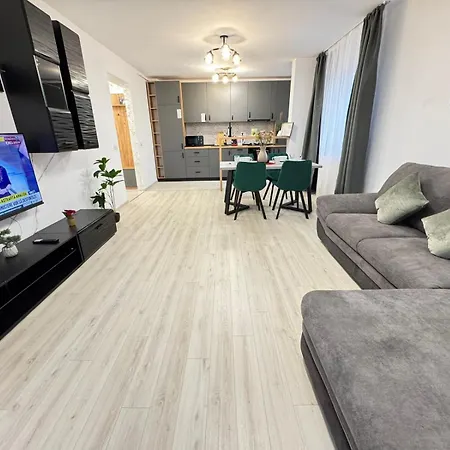 Glam Near Coresi Mall Brasov