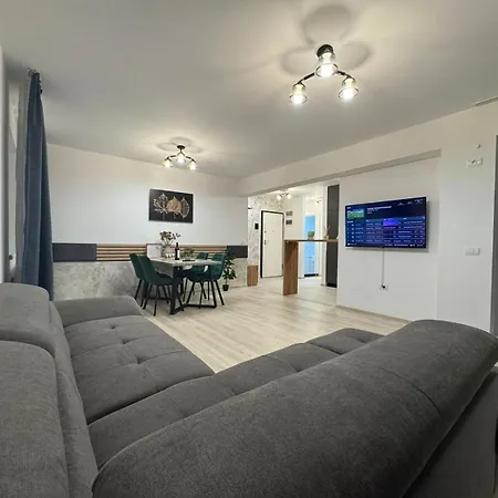 Glam Near Coresi Mall Apartment Brasov